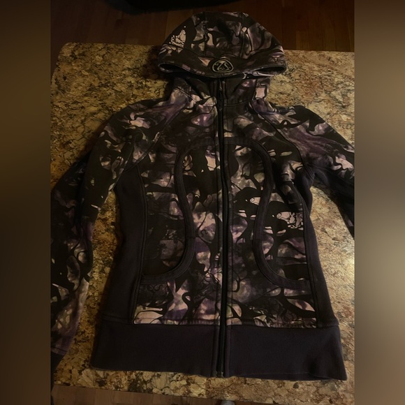 Lululemon Scuba Hoodie Print Black Swan Creekside Camo Jacket - Picture 2 of 7